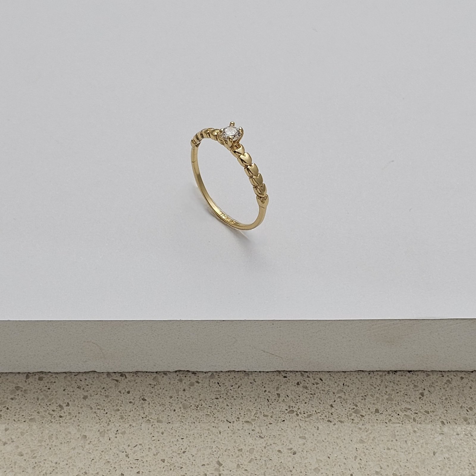 ANILLO SOLITARIO CIRCON LADO CORAZON T-8